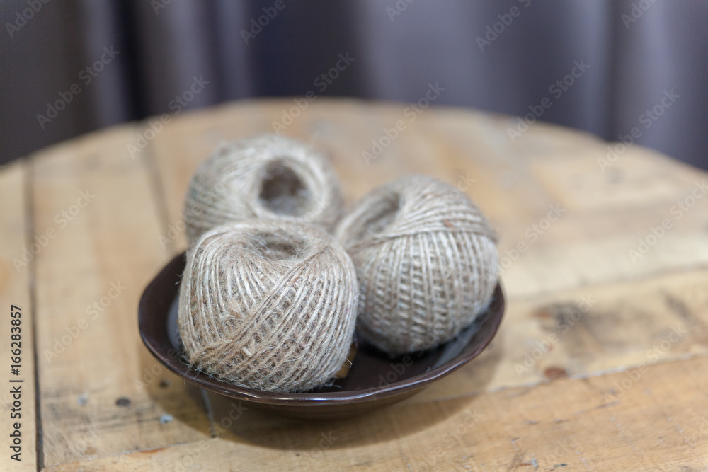 Knitting yarn on plate Knitting yarn on plate