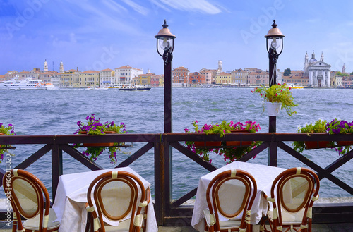 Venise , vue depuis une terrasse de l'ile de Giudecca  photo