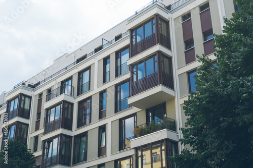 detailed view of modern apartment facade © Robert Herhold