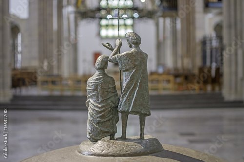 Quadro em tela Jesus with disciple has depicted in this statue