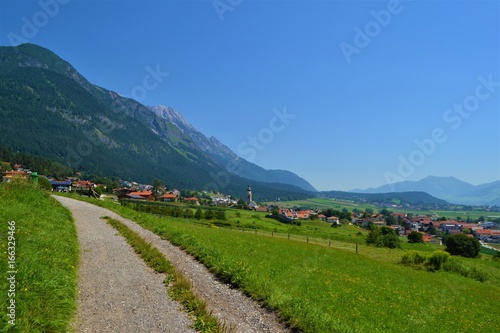 Feldweg in Tirol