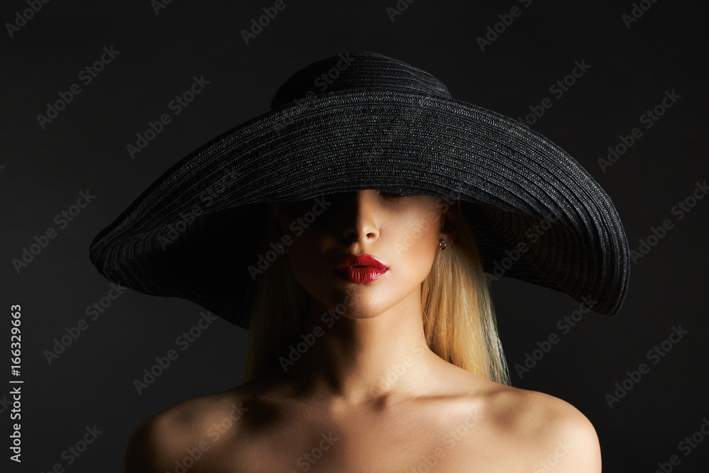 fashion beauty blonde girl in hat