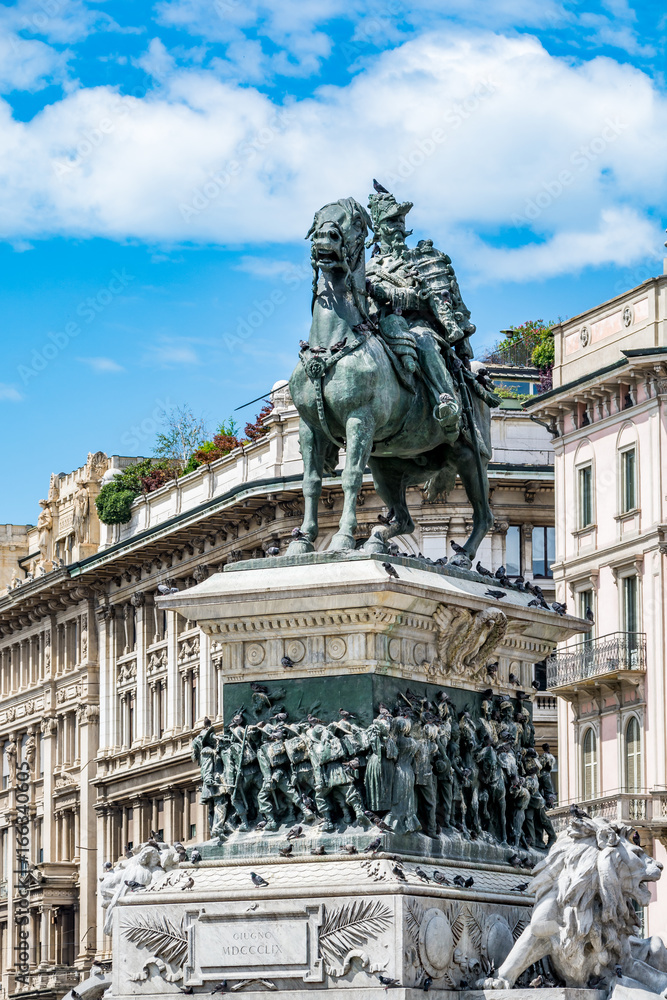 Fototapeta premium View of the statue of Victor Emmanuel II on a beautiful day