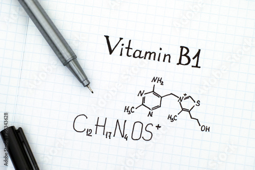 Tableau sur toile Chemical formula of Vitamin B1 with black pen