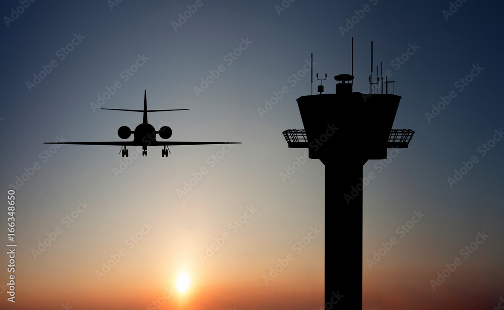 Fototapeta premium samolot i wieża powietrzna na zachód słońca