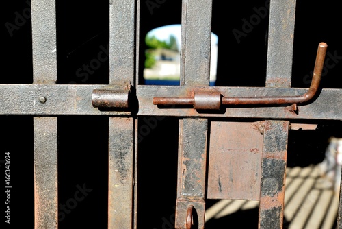 Obraz na płótnie Steel grille with open bolt and exit view w salonie