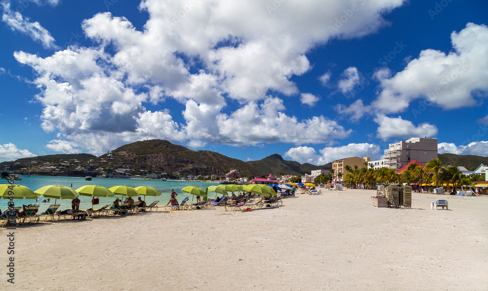 Wunderschöne Strand in Sint Maarten. Karibische Insel. Wunderschöne Strand in Sint Maarten. Karibische Insel.