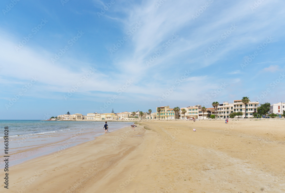 Strand menschnleer vor der Saison Strand menschnleer vor der Saison