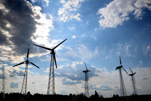 Obraz na płótnie A wind farm or windmills producing energy against the sky w salonie