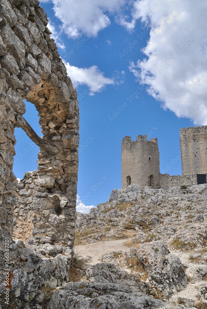 Castello di Rocca Calascio - l'Aquila - Abruzzo - Italia Castello di Rocca Calascio - l'Aquila - Abruzzo - Italia