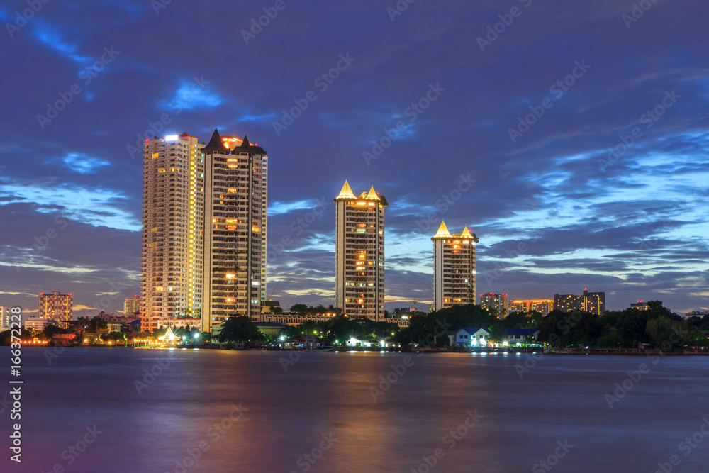 Fototapeta premium high building at the river in sunset time