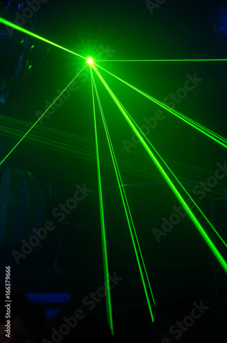 Obraz na płótnie zielony laser w salonie