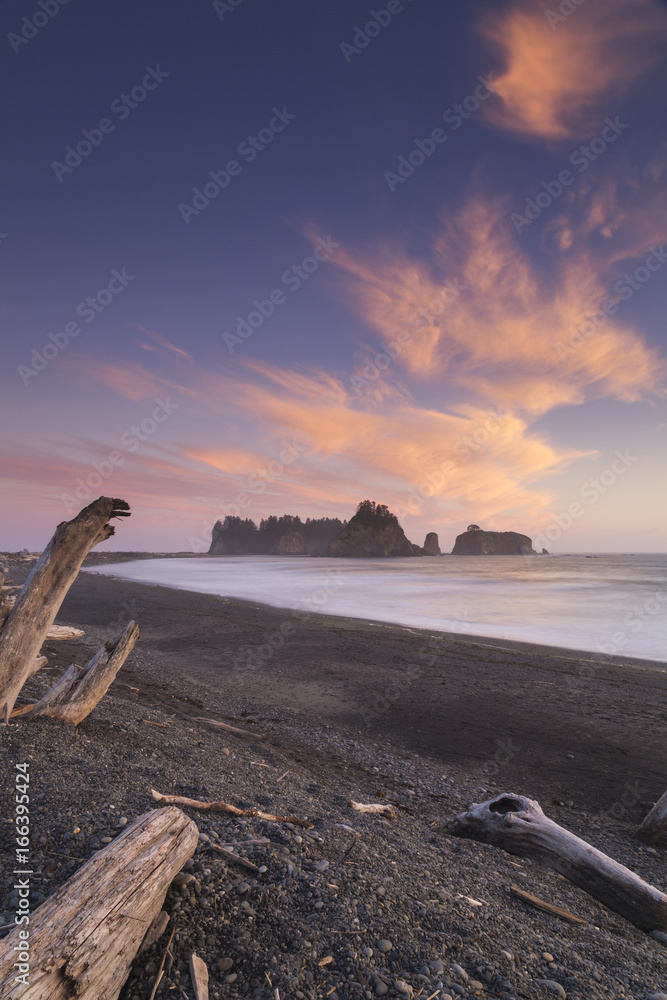 Sunset over the Pacific Ocean and James Island from Rialto Beach, Washington Sunset over the Pacific Ocean and James Island from Rialto Beach, Washington