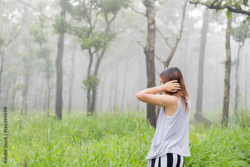 Obraz premium Woman with green grass with morning mist
