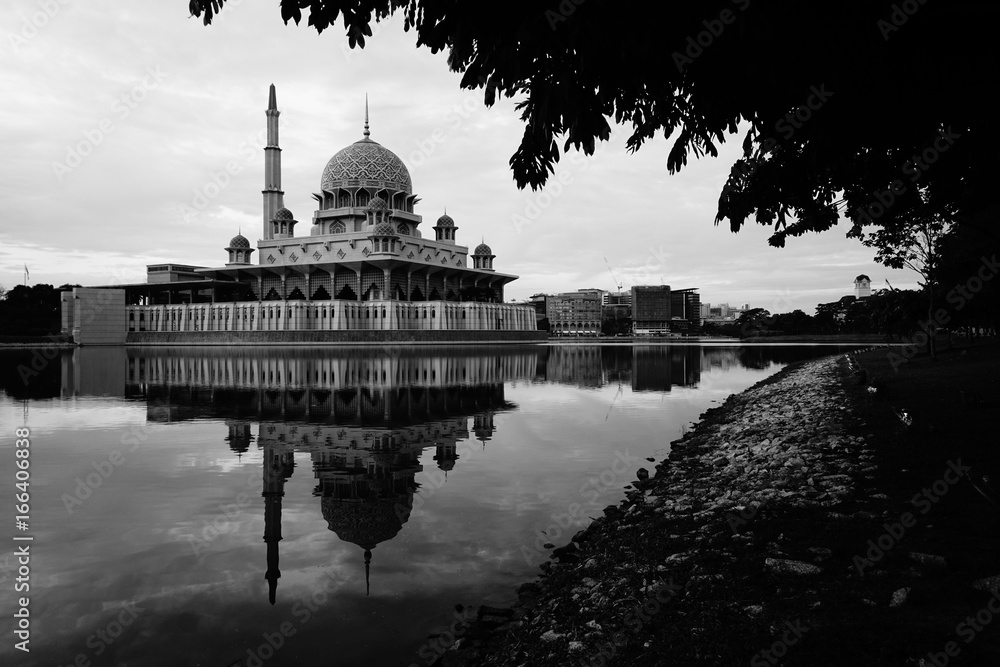 Fototapeta premium Putra mosque, the most famous tourist attraction in Malaysia.