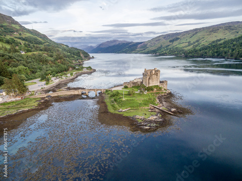 Fotografie Aerial view of the historic Eilean Donan Castle by Dornie