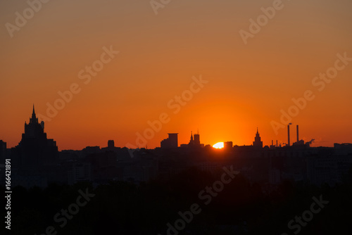 The sun rises above the horizon in Moscow © Konstantin