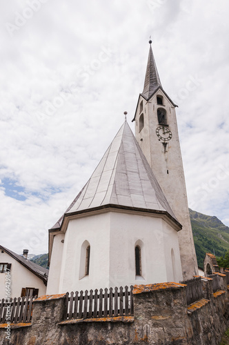 Guarda, Dorf, Kirche, reformierte Kirche, Engadin, Unterengadin, Wanderweg, Alpen, Schweizer Berge, Graubünden, Sommer, Schweiz