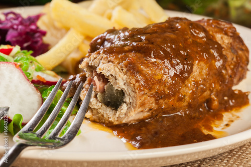 Cuadro en lienzo Pork roulade with french fries with salad