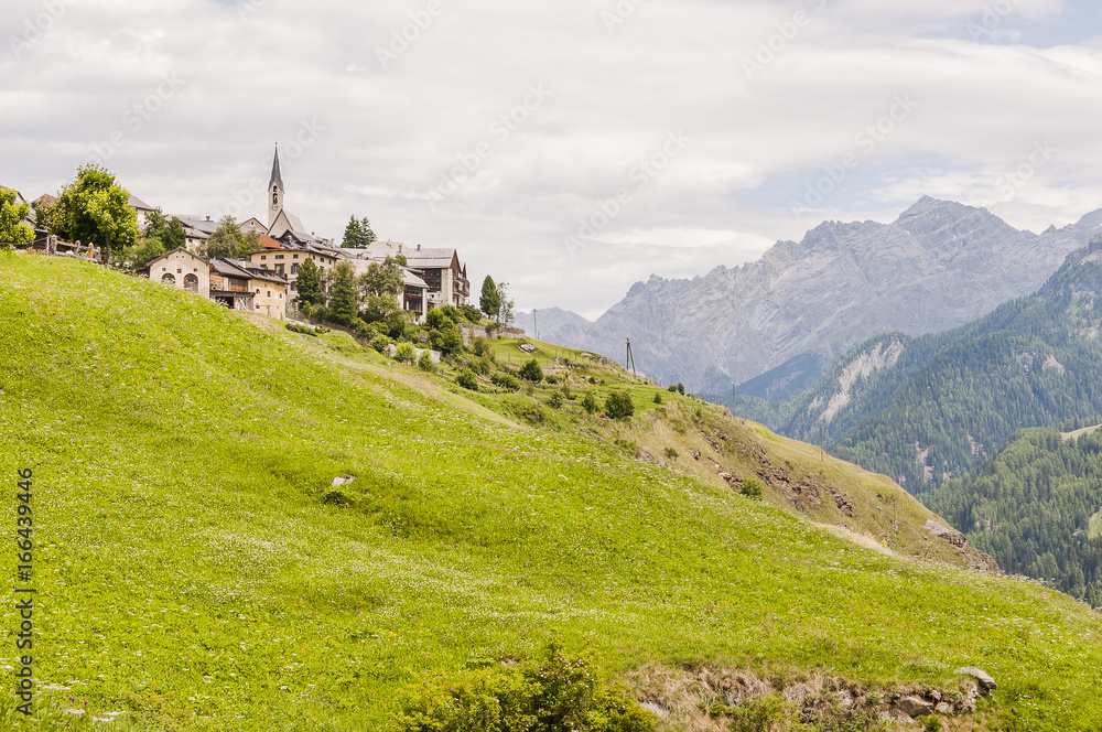 Guarda, Dorf, Bergdorf, Engadin, Unterengadin, Alpen, Schweizer Berge, Graubünden, Wanderweg, Wanderferien, Sommer, Schweiz