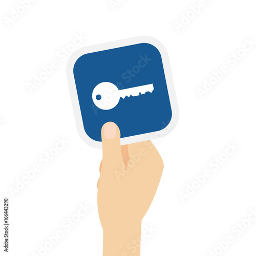 Hand hält Bierdeckel mit Schlüssel