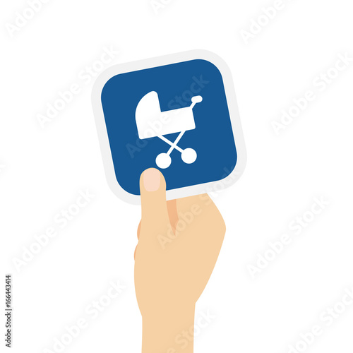 Hand hält Bierdeckel mit Kinderwagen