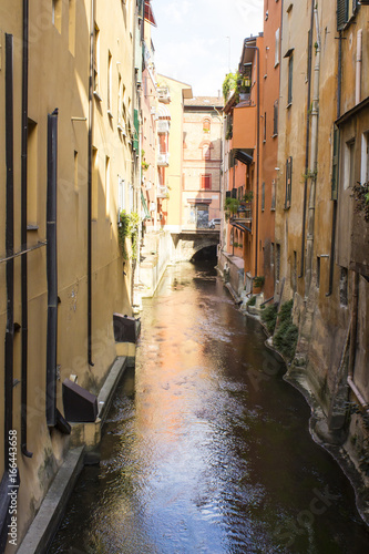 BOLOGNA, ITALIA - LUGLIO 22, 2017: canale d'acqua che scorre sotto la Via Piella - Emilia Romagna photo