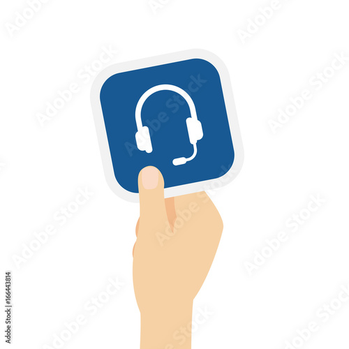 Hand hält Bierdeckel mit Headset
