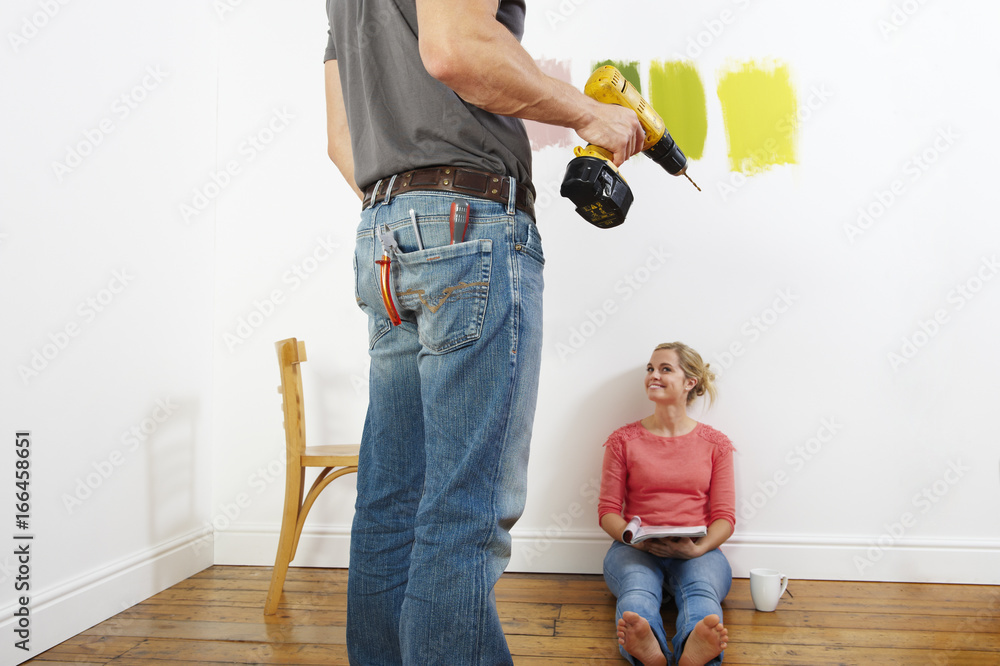 Couple doing DIY Couple doing DIY