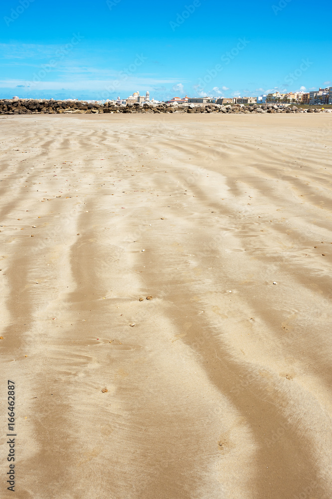 Sandstrand bei Cadiz am atlantischen Ozean