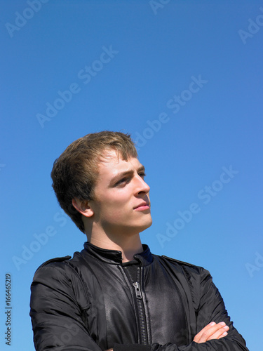 Young man outdoors © Image Source RF