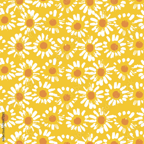Abstract floral seamless pattern with chamomile. Trendy hand drawn textures