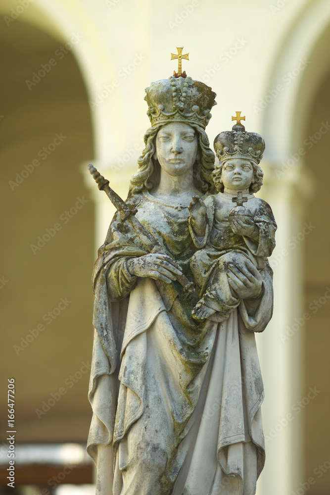 Sculpture of Saint Maria