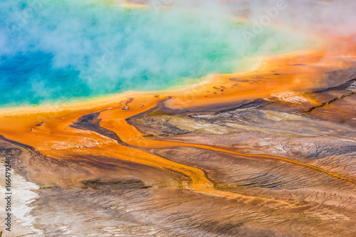 Farbenpracht der Grand Prismatic Spring im Yellowstone Nationalpark, Wyoming