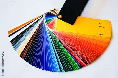 Farbfächer Schmuckfarben im Licht photo