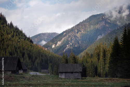 Fototapeta Naklejka Na Ścianę i Meble -  The shack on the mountain trails