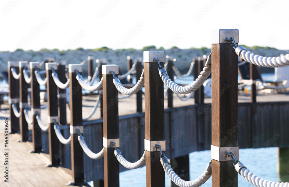 Obraz premium Wooden fence on pier