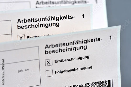 Arbeitsunfahigkeitsbescheinigung Krankmeldung Krankschreibung Arbeitsunfahigkeit Krankheit Arzt Vorlage Arbeitgeber Fehlzeiten Attest Stock Photo Adobe Stock