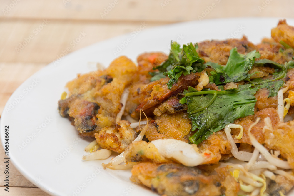 oysters fried in egg batter (Hoi Tod) on plate