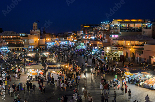 Jemaa el Fna in Marrakesch am abend © dietwalther