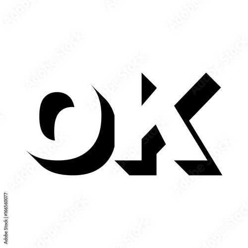 Logotipo espacio negativo OK negro en fondo blanco
