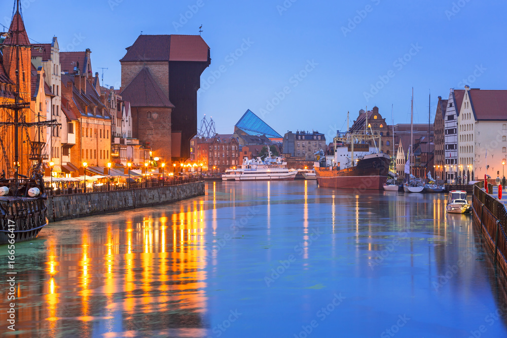 Fototapeta premium Historic port crane over Motlawa river in Gdansk at night, Poland