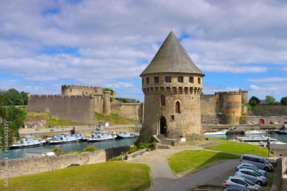 Brest Burg in der Bretagne, Frankreich - Brest castle and Tanguy tower in Brittany
