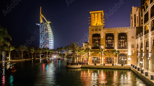 Платно Cityscape of Jumeirah beach with Burj El Arab Hotel