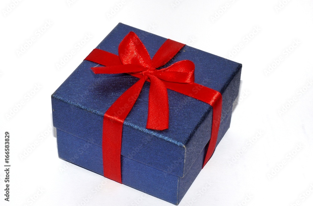 Obraz premium Gift isolated on white background