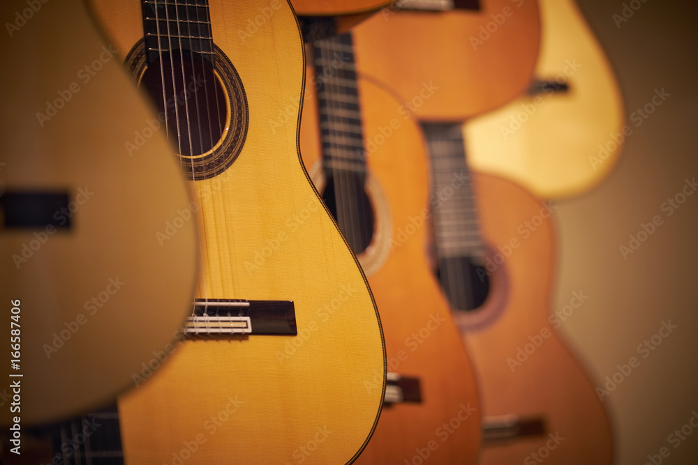 Chitarre acustiche appese al muro Stock Photo | Adobe Stock