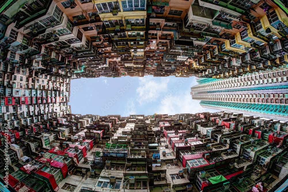 Obraz premium Zatłoczona obudowa w Hongkongu