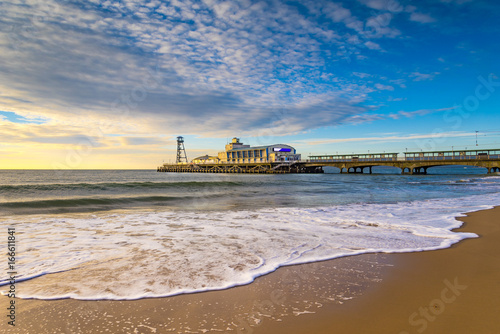 Valokuva Bournemouth Beach and Pier at Sunrise