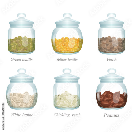 Six glass jars with beans and peas in them / There are green lentils, yellow lentils, vetch, white lupine, chickling vetch and peanuts in the glass jars
