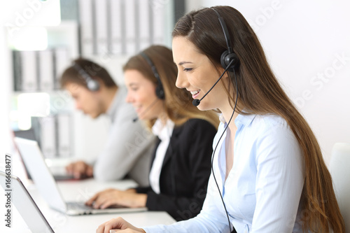 Obraz na płótnie Telemarketer working at office